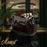 Komadni kolači :: Mozart torta | čokolada, lešnik, vanil krem, slatka pavlaka|